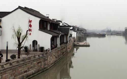 山西农民守塔14年，每天补贴10元，你从他身上看到了什么？游戏画面